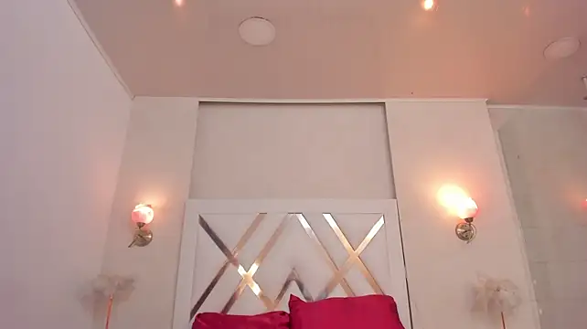 Sky_Collins_ webcam