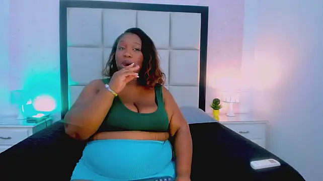 TreisyVixen webcam