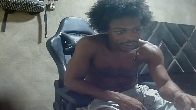 Larry-n-clouds webcam