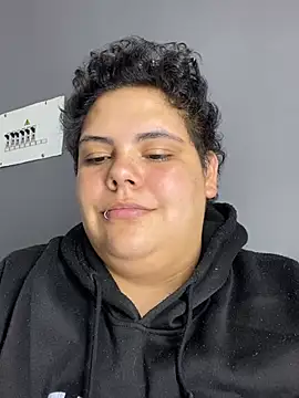 Hailey_Curvy