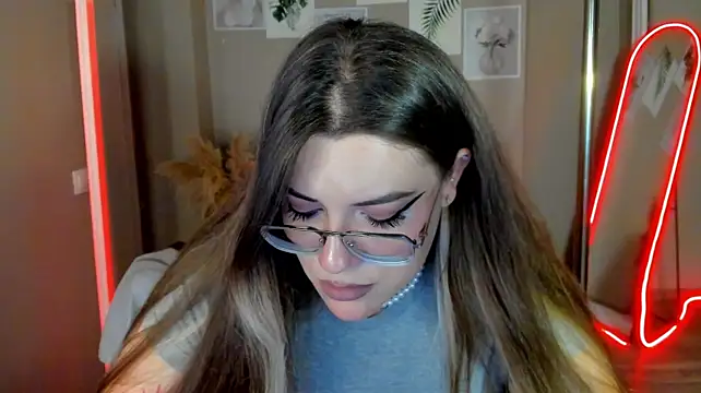 MiraTorson live cam on StripChat
