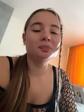 Miss_Unattainable live cam preview