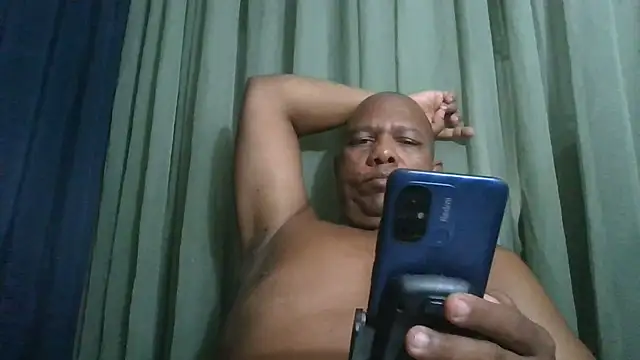 bigblackcock75 webcam