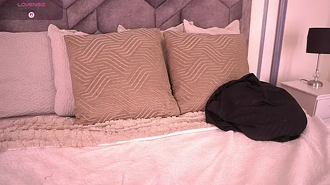 MiaKay1 webcam