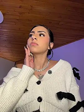Hilary_pinkk webcam