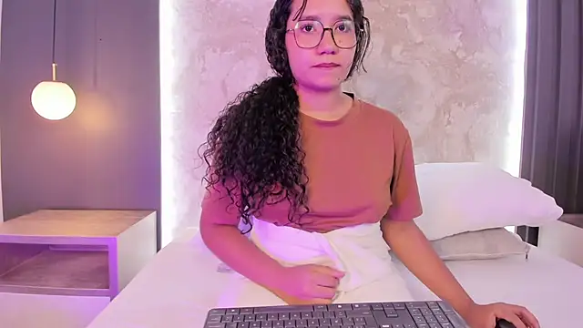 alysson_moon_ webcam