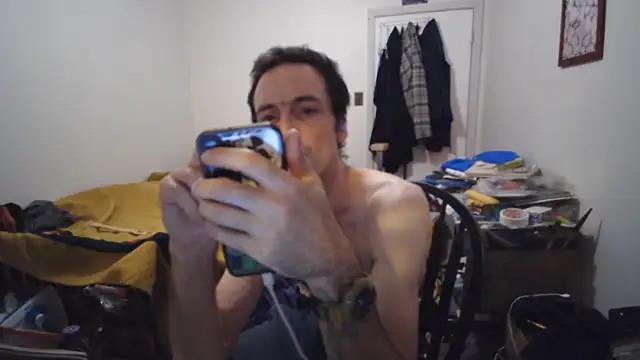 JohnnyMoves webcam
