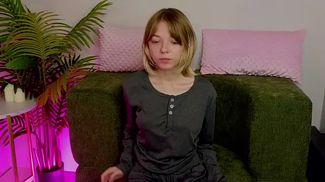 Milla_Bellee webcam