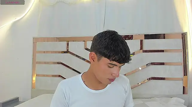 ADRIAN_LUUST