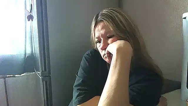 Juliamodest1 live cam on StripChat
