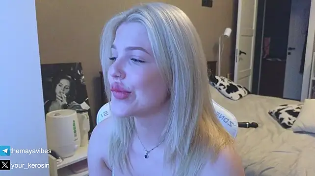 Maya_NextDoor webcam