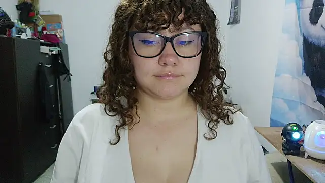 curly_greeneyed webcam