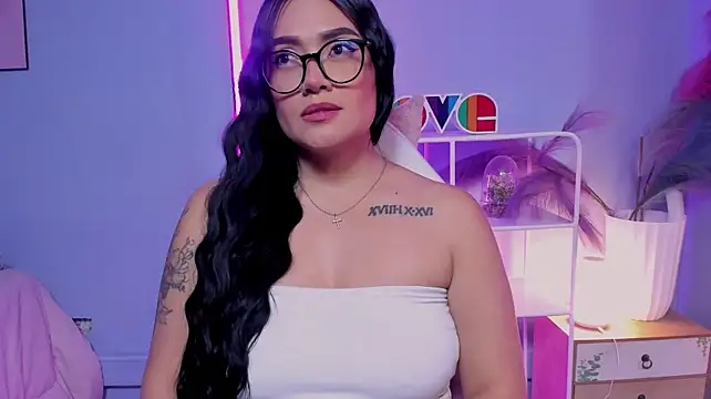 Ivonne_Noir webcam