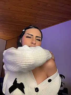 Hilary_pinkk webcam