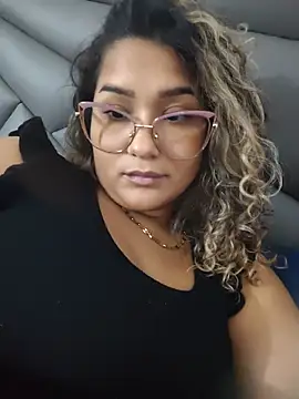 BrendaGirs live cam on StripChat