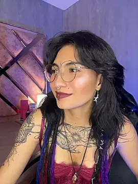 Velvet_Mysstic webcam