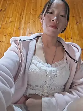 tcm-cute live cam on StripChat