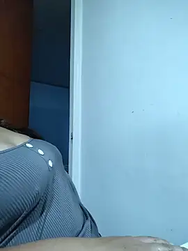 camila-titis live cam on StripChat