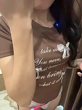 Linh_smile_ live cam on StripChat