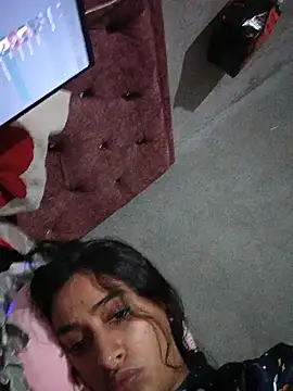 Dirtydiabla02 live cam on StripChat