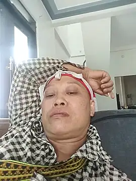 Mike-baby80 live cam on StripChat