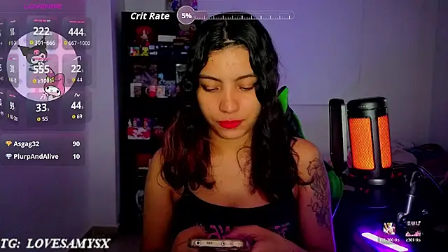 Lovelyamyy live cam on StripChat