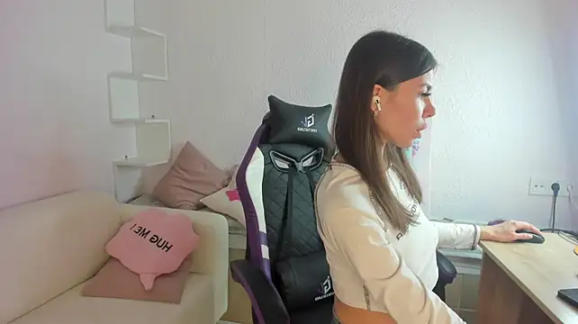 Ella_starrr__ live cam on StripChat