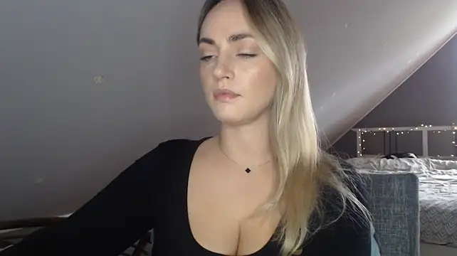 ScarlettSensitive live cam on StripChat