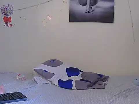 CocoTease33 live cam on StripChat