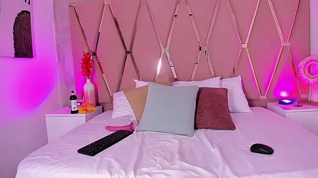 Lilith-Scott live cam on StripChat
