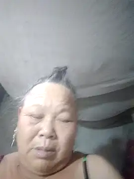 LoveMomy68 live cam on StripChat