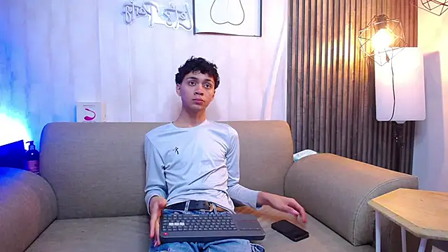 Axxel_White webcam