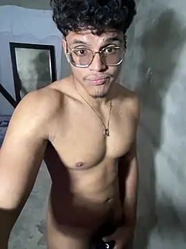 max__4vc live cam on StripChat
