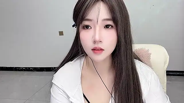 Lucy_8858 webcam