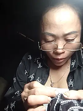 Maya_0102 webcam