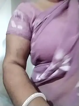 Lovely__Pinki live cam on StripChat