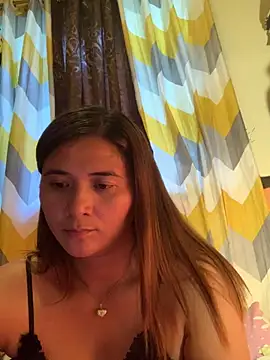Ur_YuSra live cam on StripChat