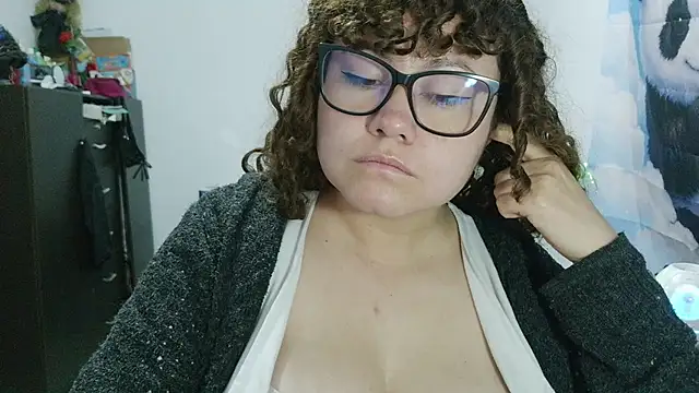 curly_greeneyed webcam