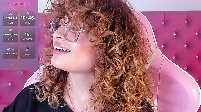 Emily_fiori live cam on StripChat
