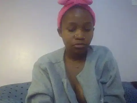 bunny_kiki live cam on StripChat