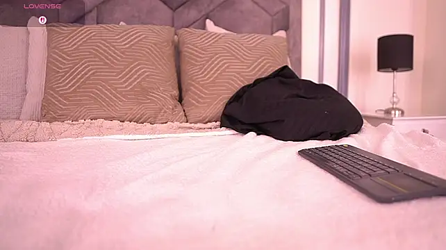 MiaKay1 webcam