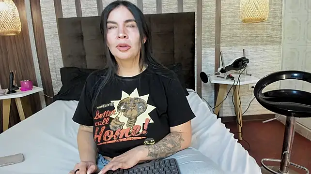 Hannah_Cross webcam