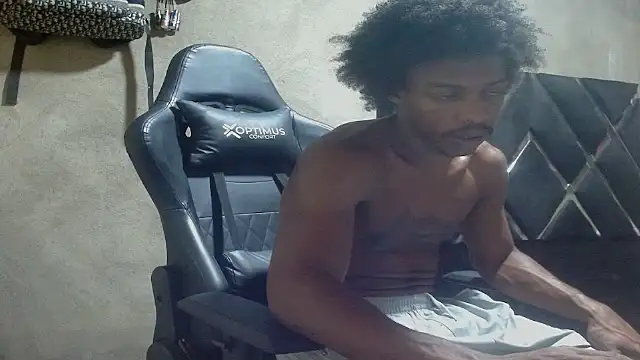 Larry-n-clouds webcam