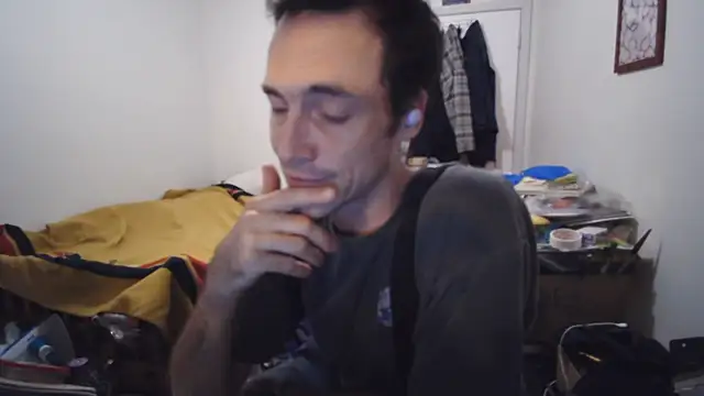 JohnnyMoves webcam