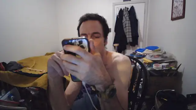 JohnnyMoves webcam