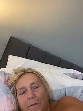 Blondnboujee53