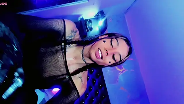 Model: sexyhornyx_