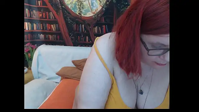 PlayfullMature webcam