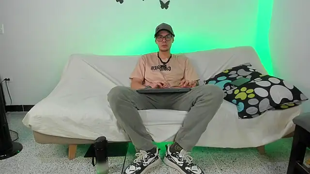 Vlad__night live cam on StripChat