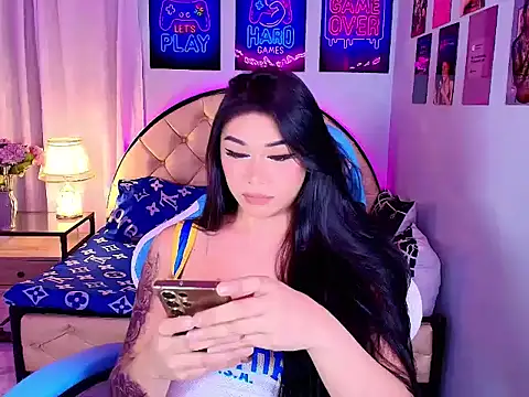 SexxyTsLoverr live cam on StripChat
